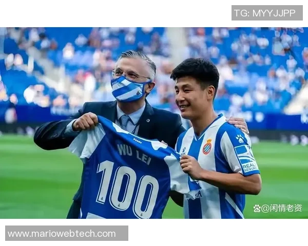 天下足球4月10日精彩回顾球迷热议赛场瞬间与球员表现